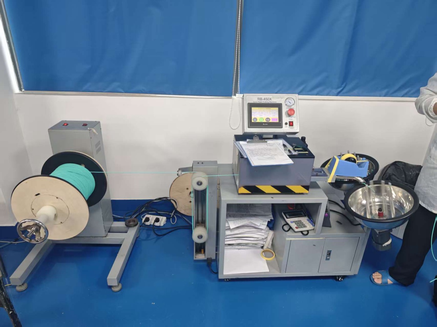 fiber optic cable cutting and preparation workstation